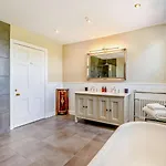 1 Bed In Harrogate Oc-92344 *